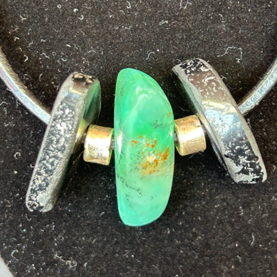 CHRYSOPRASE, TRANSPARENT GREEN WITH SHIPWRECK GLASS