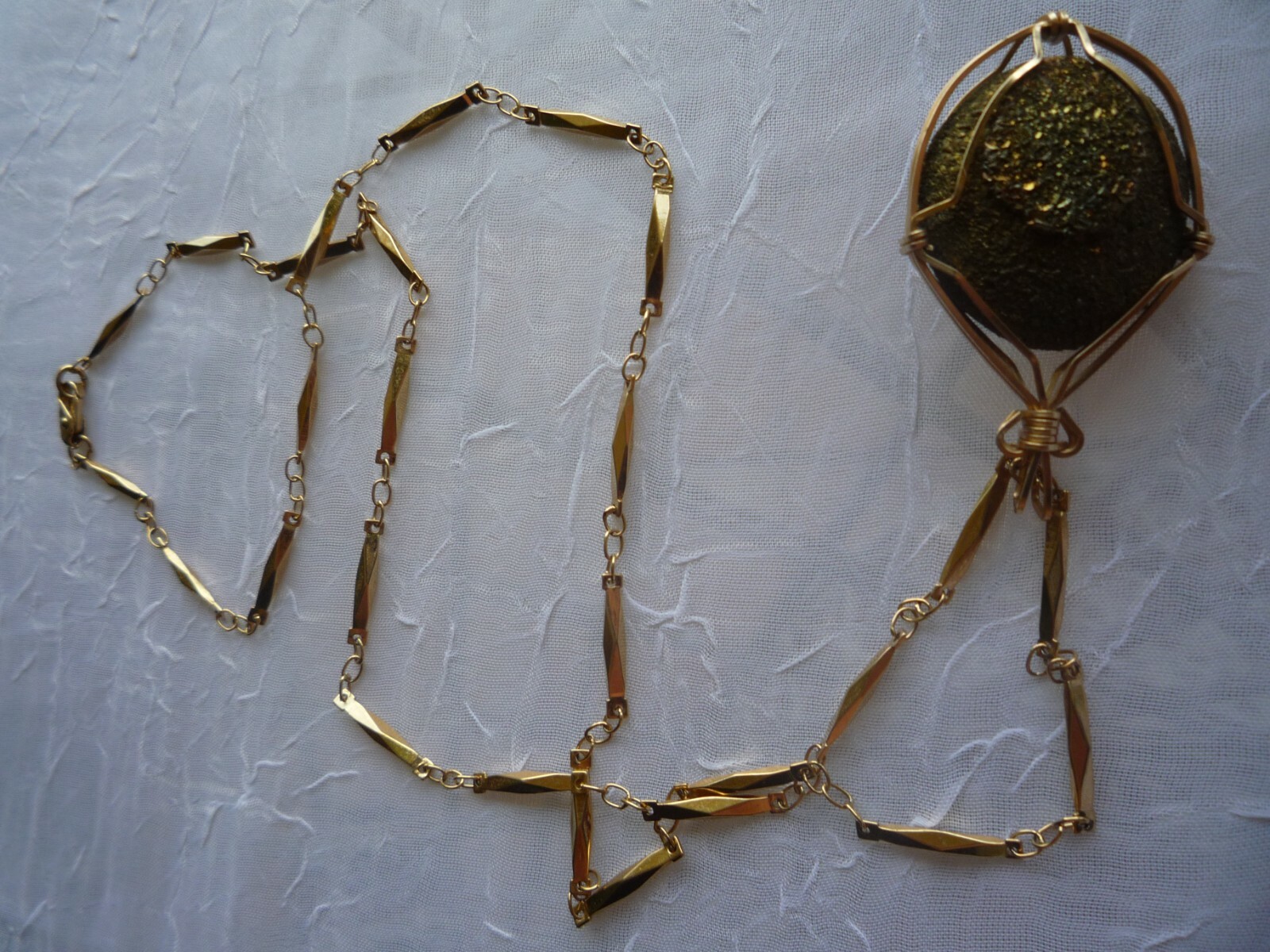 VTG RAW SCULPTED PYRITE(FOOLS GOLD) GOLD PLATED 24″ WIRE WRAPPED NECKLACE OOAK!