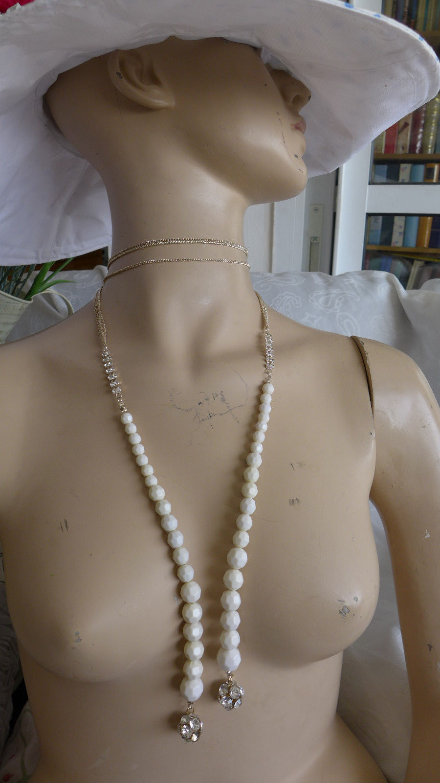 HANDMADE NECKLACE METAL CHAIN AND CREAM BEADS WITH DIAMOND ENDS NO STONE