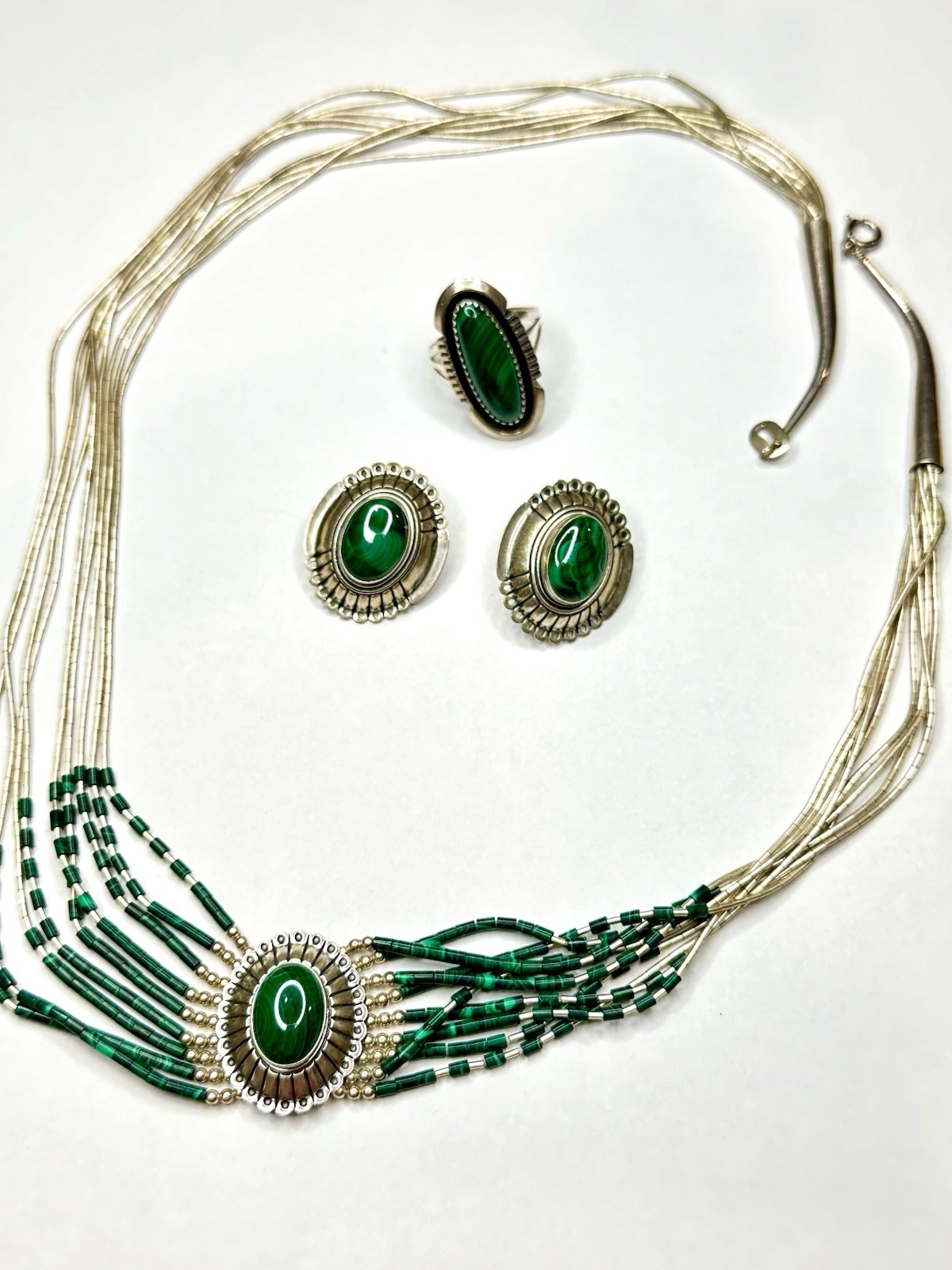 Malachite Silver Side Laying Necklace With Accessories