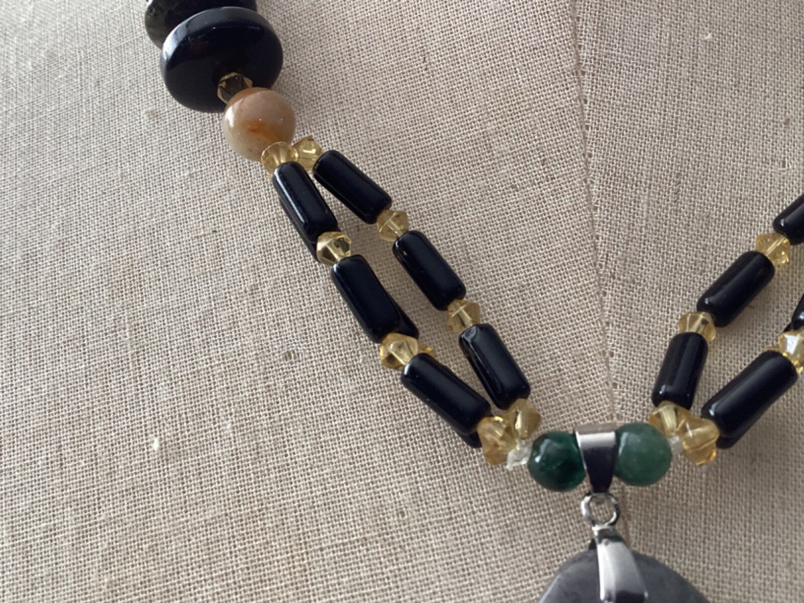 AUTHENTIC VERY UNIQUE GEMSTONE JADE, ONYX, QUARTZ LARGE PENDANT NECKLACE NR