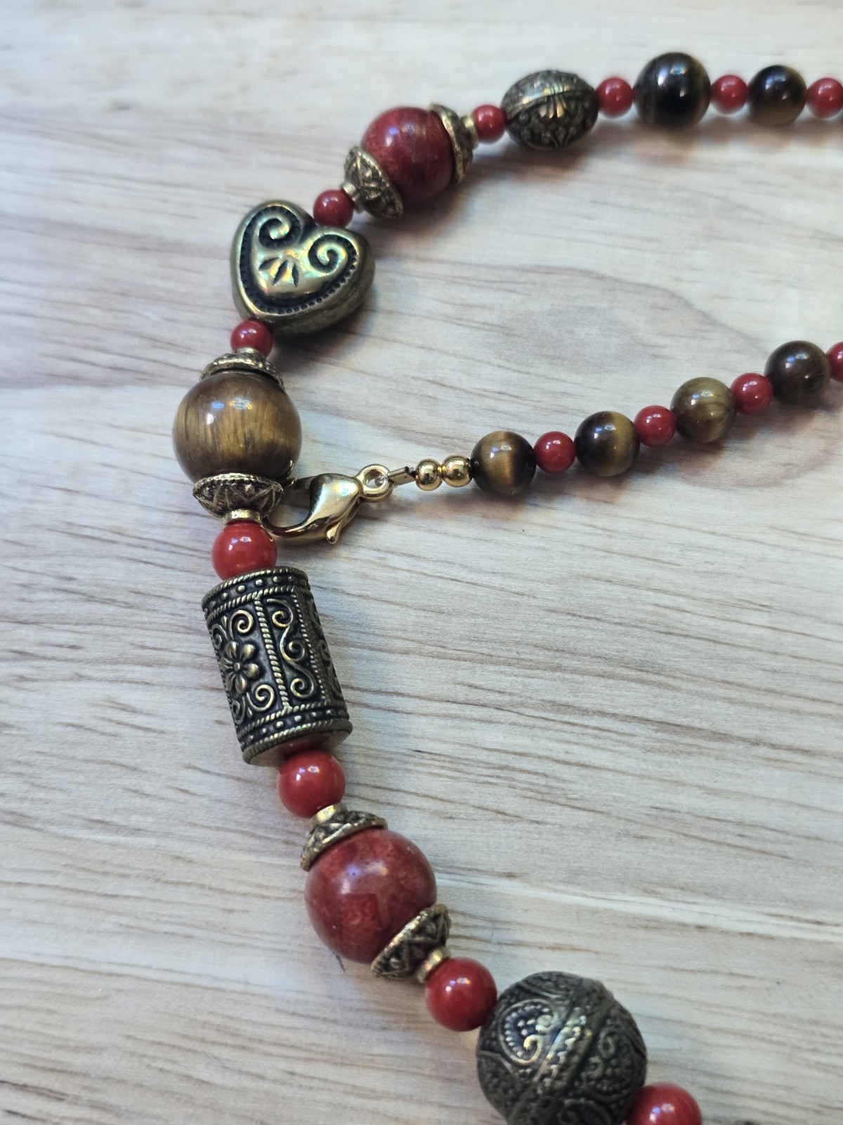 Tiger’s Eye, Carnelian, and Red Jasper gemstone necklace, W Gold-tone Beads 22″