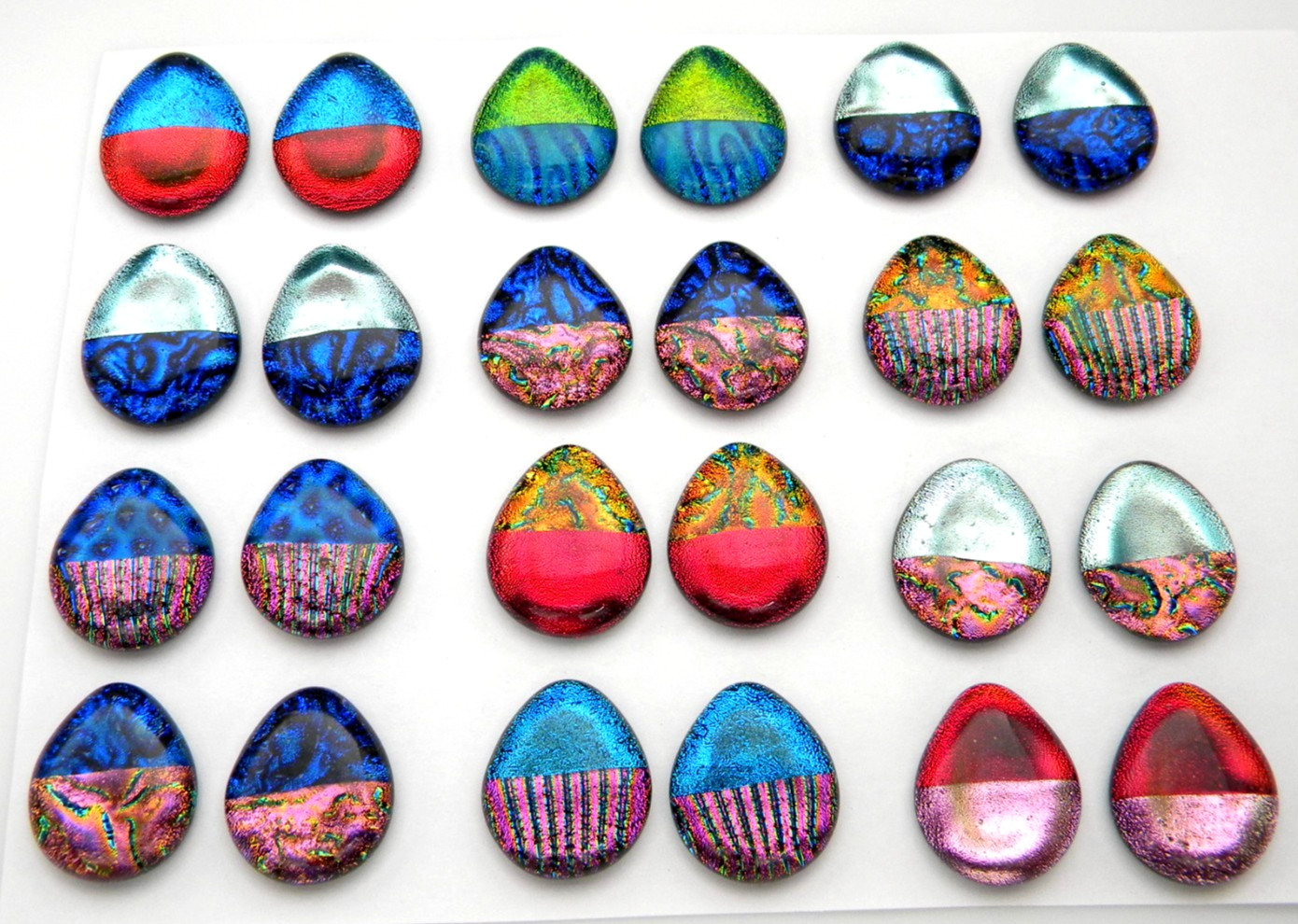 BI-COLORED MEDIUM/SMALL TEARDROP Lot 24 pc handmade DICHROIC FUSED GLASS (BB16)