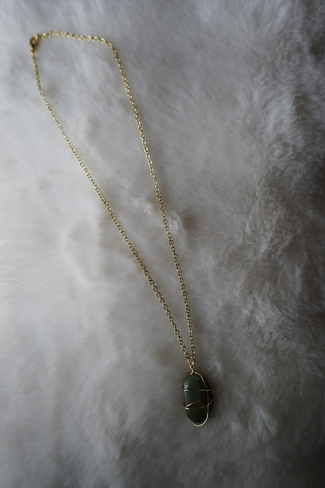 Gold Tone Wire Wrap Green Aventurine Rock on a Gold Tone Chain 10.5″ Necklace