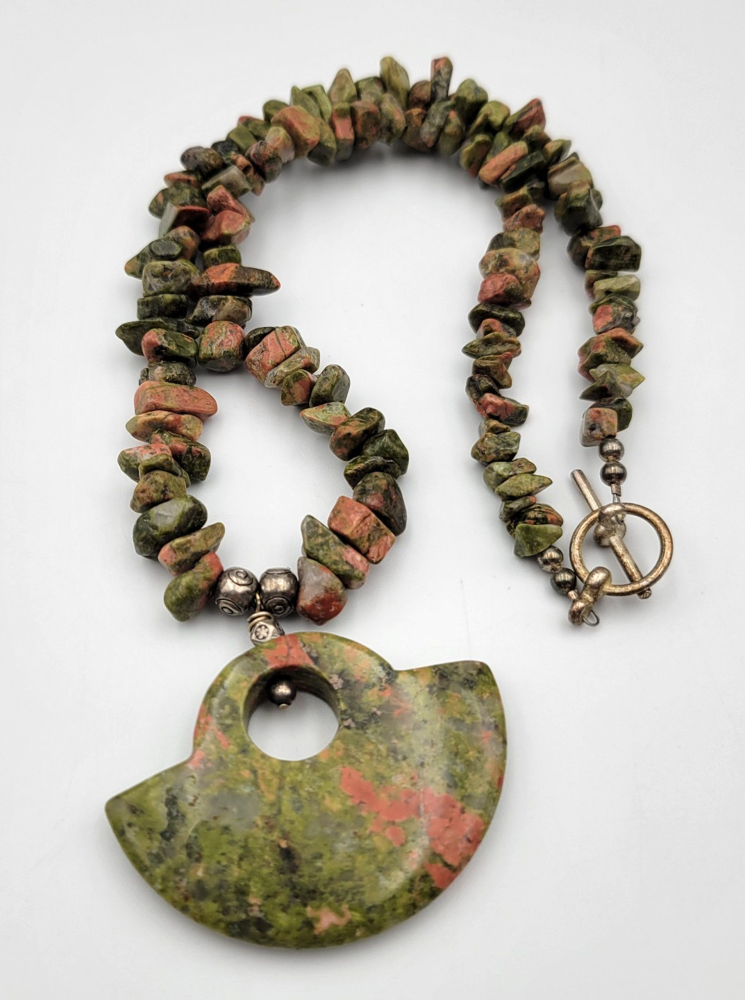 Natural Unakite Carved Crescent Pendant Chip Necklace 15″ Green Pink Stone