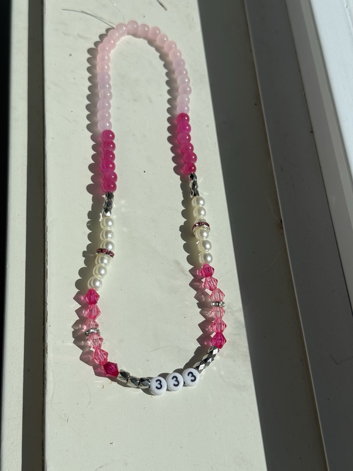 333 PINK GLASS BEADS AND PEARL STRETCHY CHOKER NECKLACE!