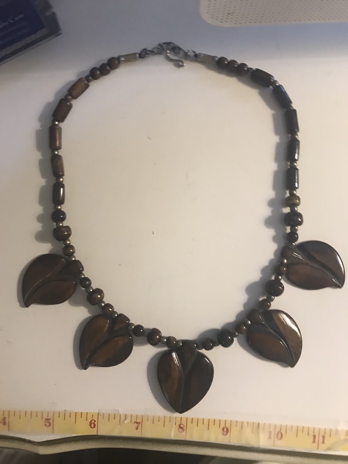 EUC Wooden Leaf Necklace 5 Wooden Leafs on Wood and Bead 19 1/2″ Length Beautifu
