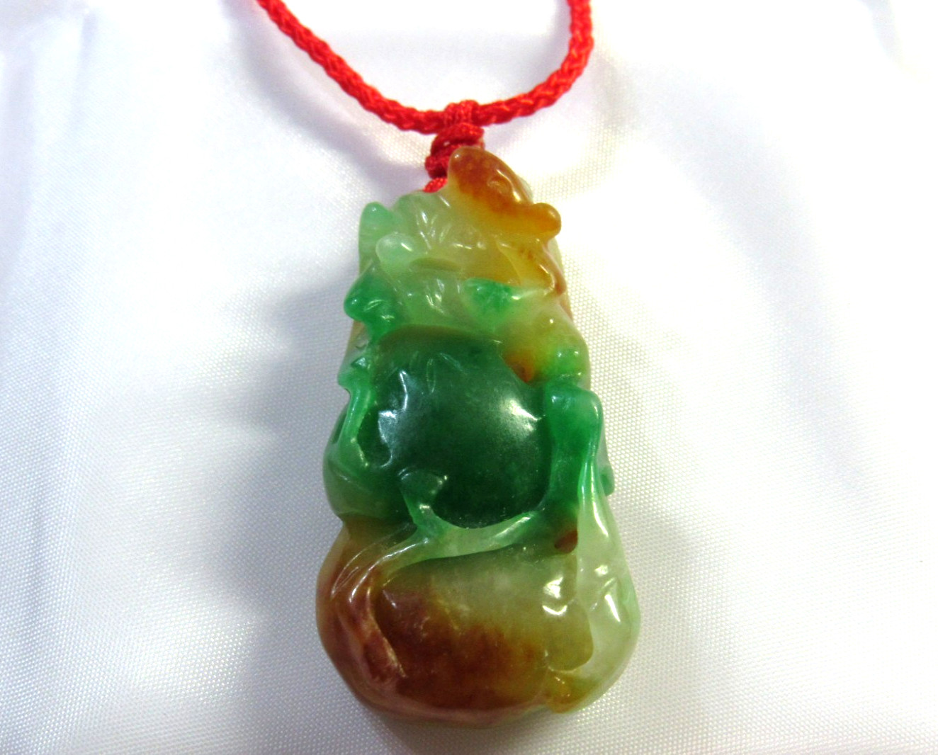 NATURAL Green Honey JADE Wu Lou Gourd Pixiu FENG SHUI PENDANT Red cord necklace