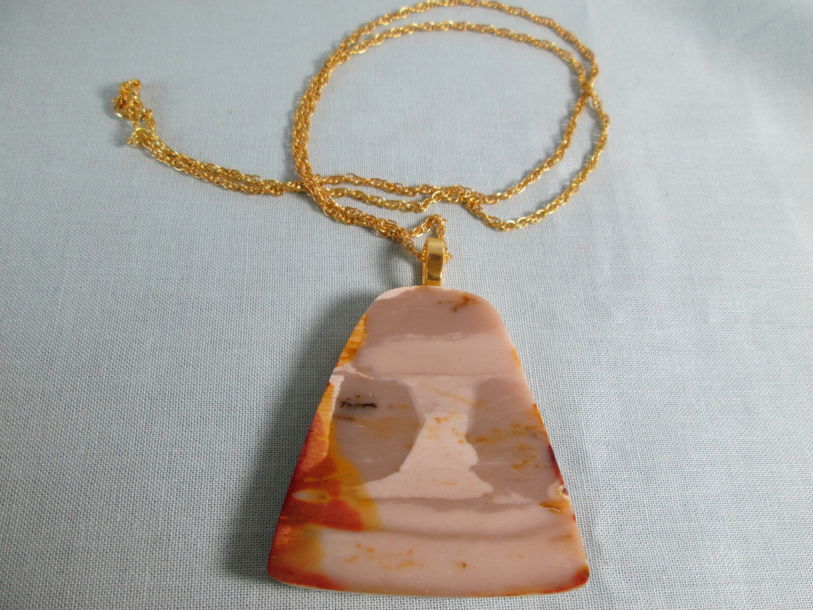 Beige/Orange Tone Agate Pendant Necklace 24″ Gold Plated Twisted Rope Chain