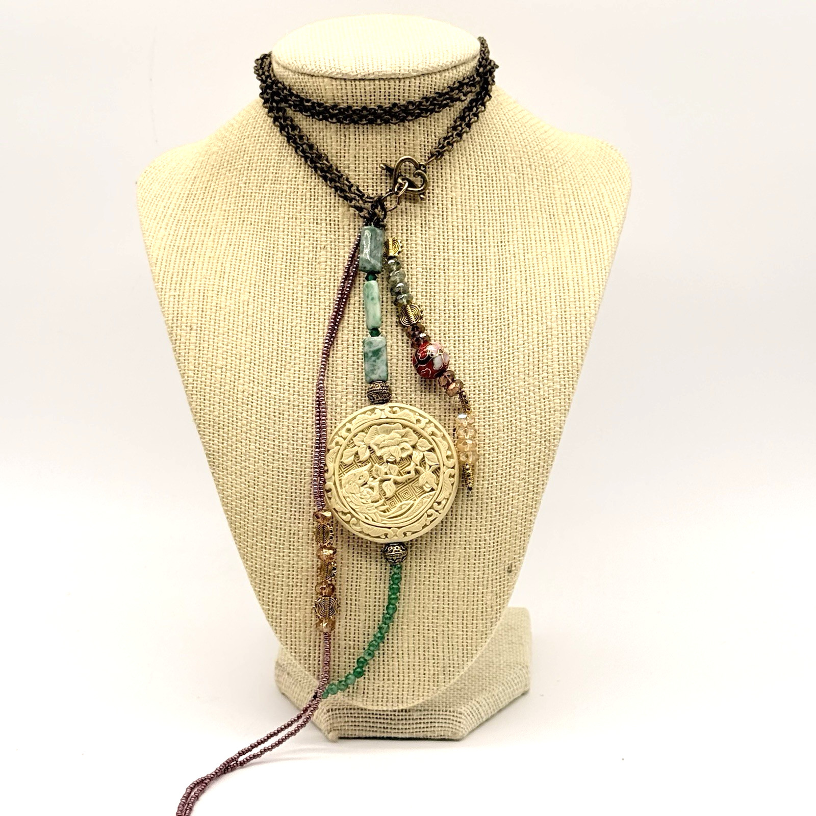 Vintage Artesian Made Asian Resin Jade/Jadite Beaded 20″ chain +10″ Pendant