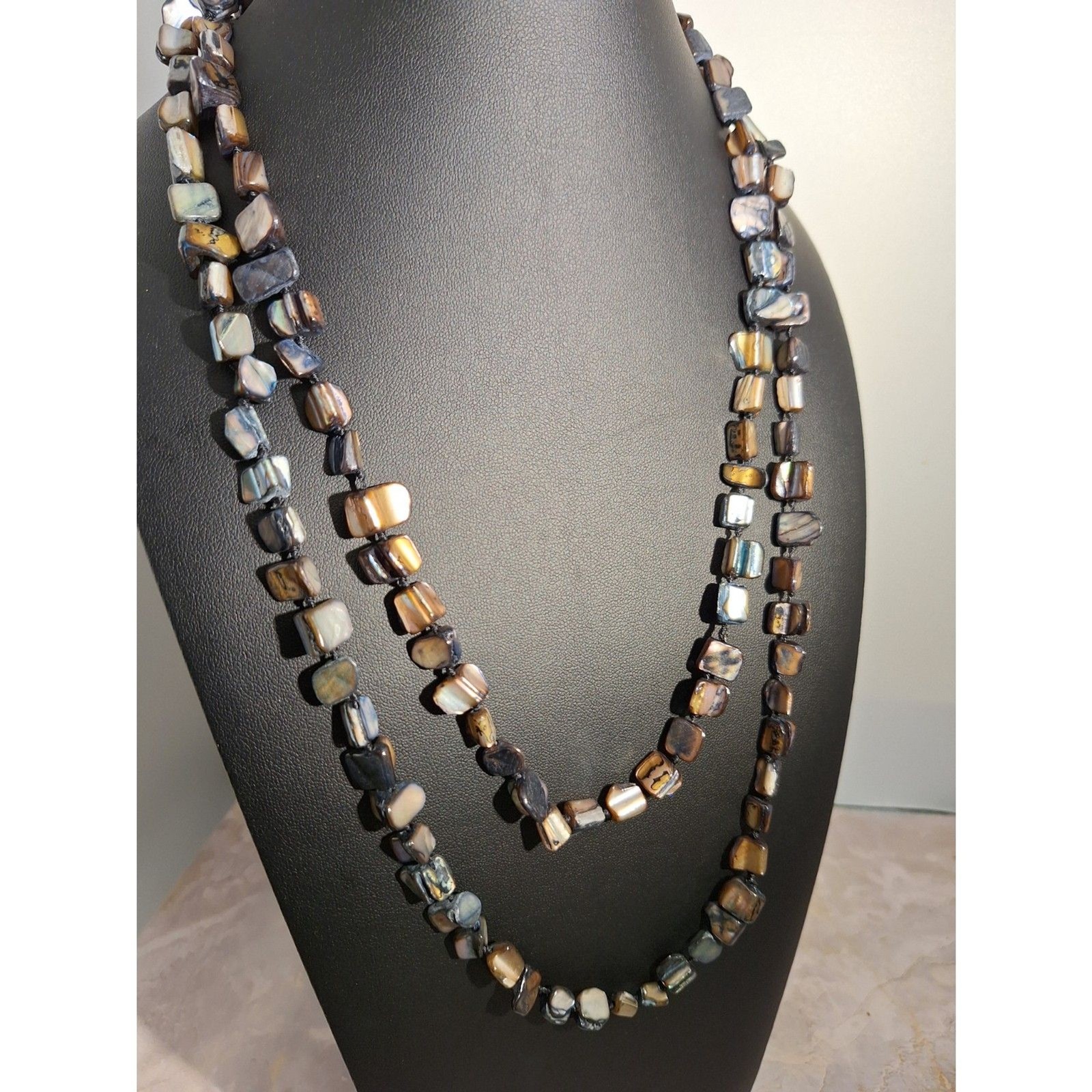 A Dyed Shell Chip Women’s Necklace Colorful Beachy Coastal Grandma Iridescent