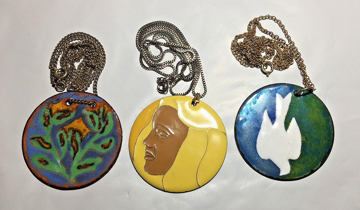 Lot of 3-piece Handmade Enamel Copper 2″ Round Pendant / Chain New Necklace
