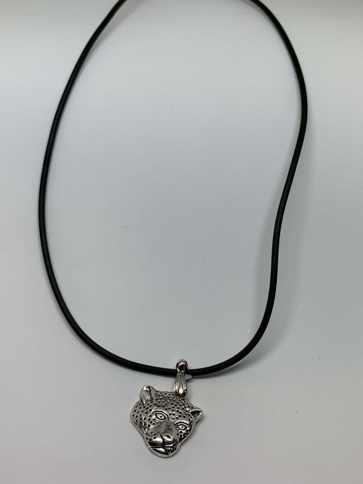 Unisex Fashion Black PVC Cord And Alloy Leopard Head Choker Necklace.