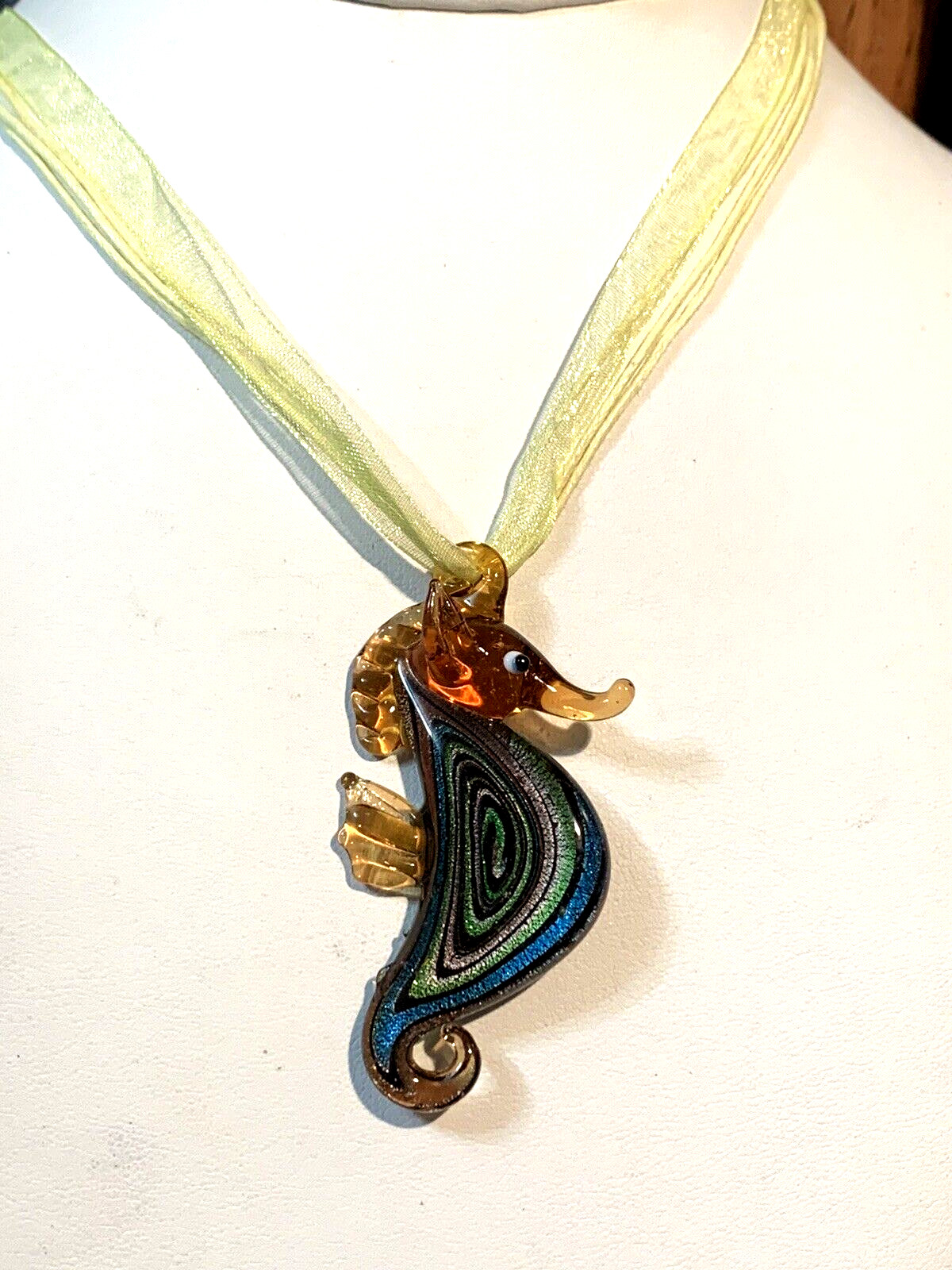 NEW GORGEOUS SHIMMERING MURANO BLOWN-GLASS SEA HORSE NECKLACE- NEW-AMBER/YELLOW