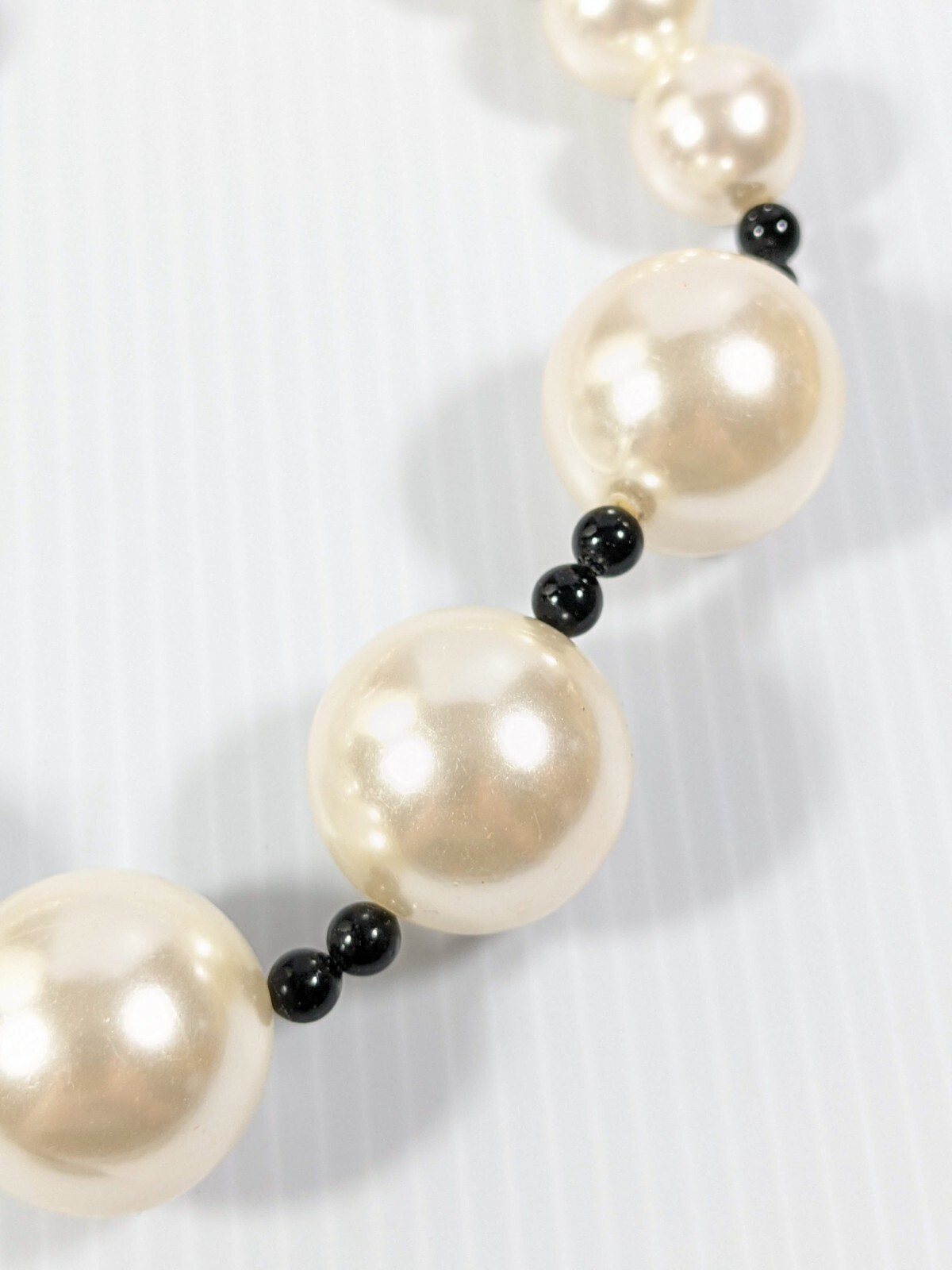 Artisan Ivory Color Acrylic Faux Pearl Chunky Necklace 22 inches