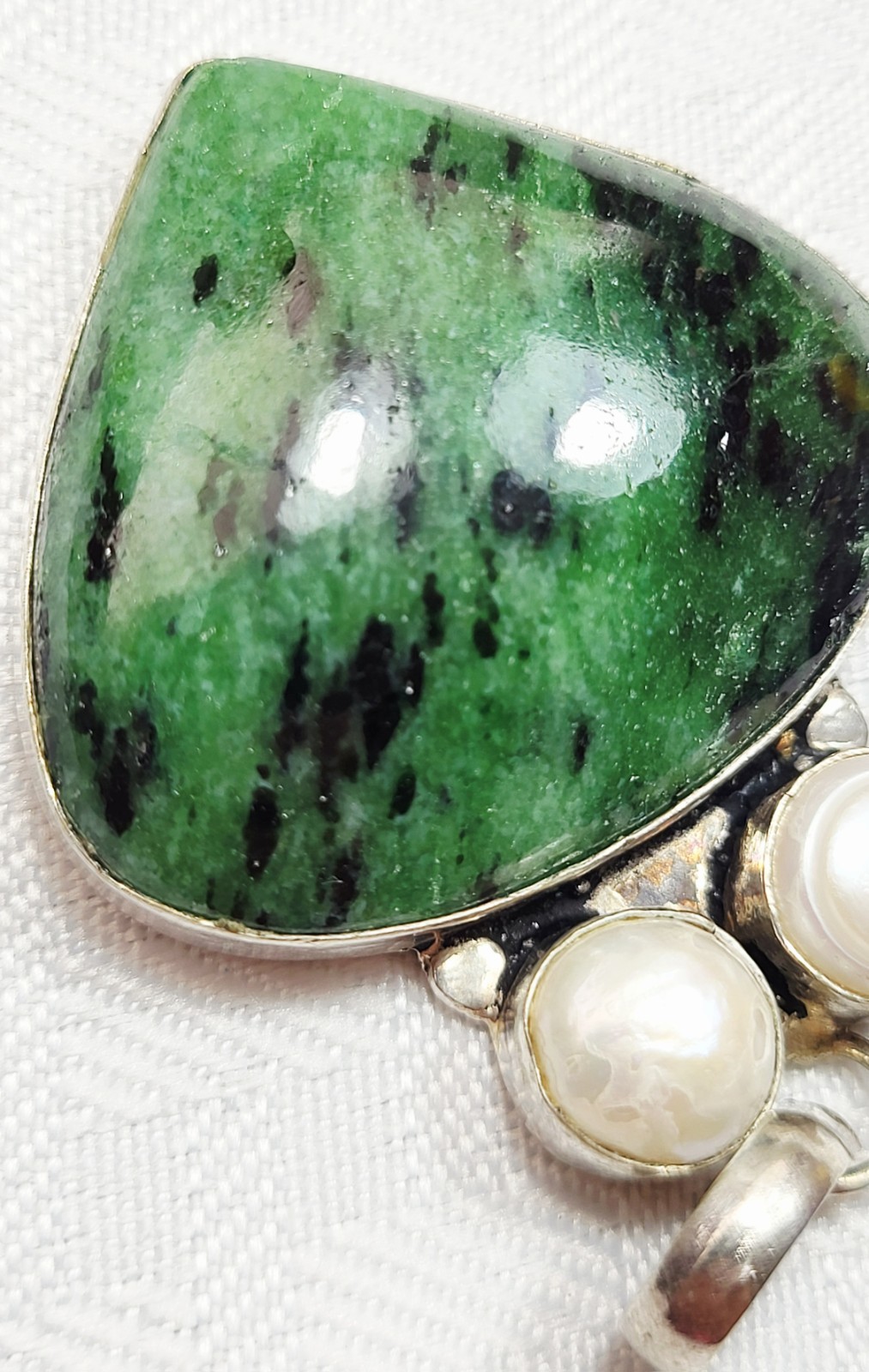 Handmade Approx. 3 Ct Heart Shaped Green Zoisite & (2) 9 mm Pearls Pendant