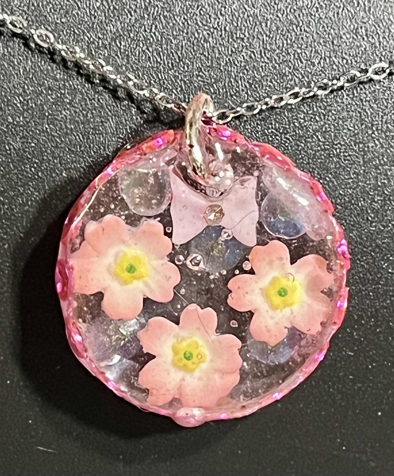 19” Pink Floral Round Resin Pendant With Pink Resin Rhinestones W/Lobster Clasp