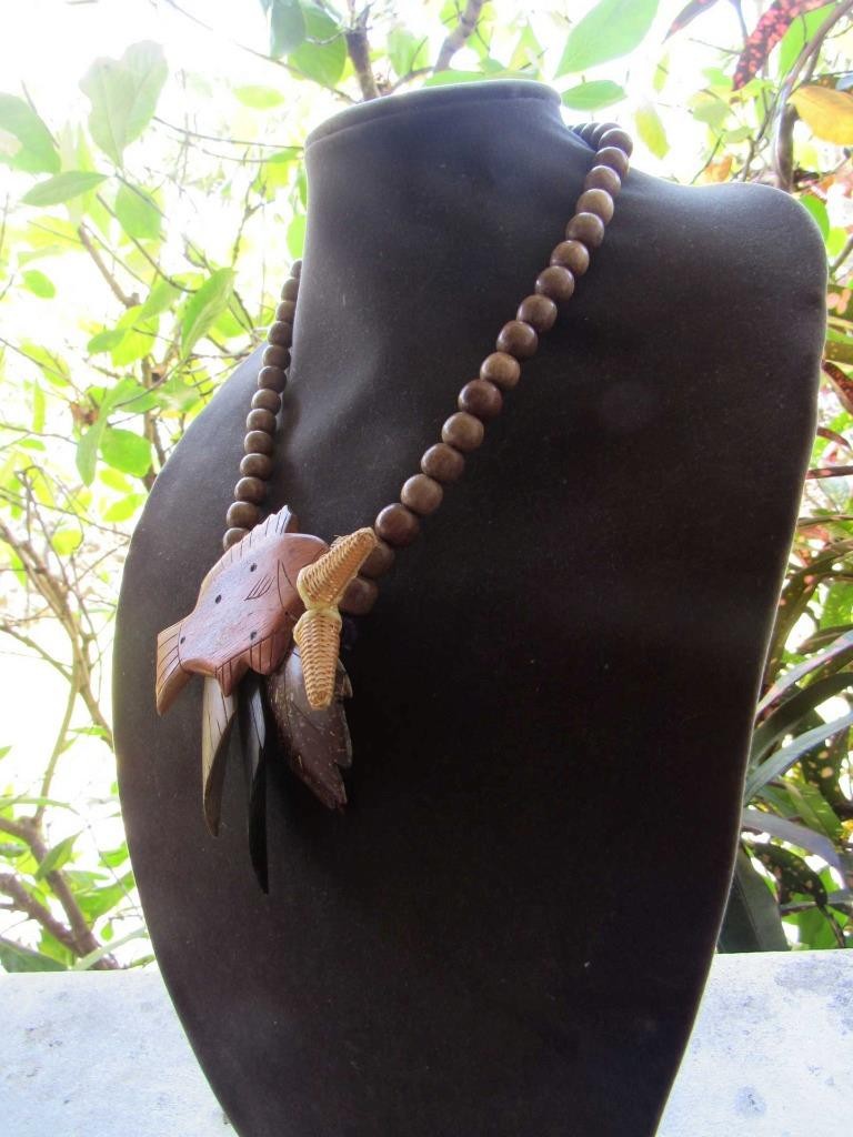 **NEW Swimming “FISH” Inlaid Hard Wood Bead Necklace & Multi Color Wood Leaves