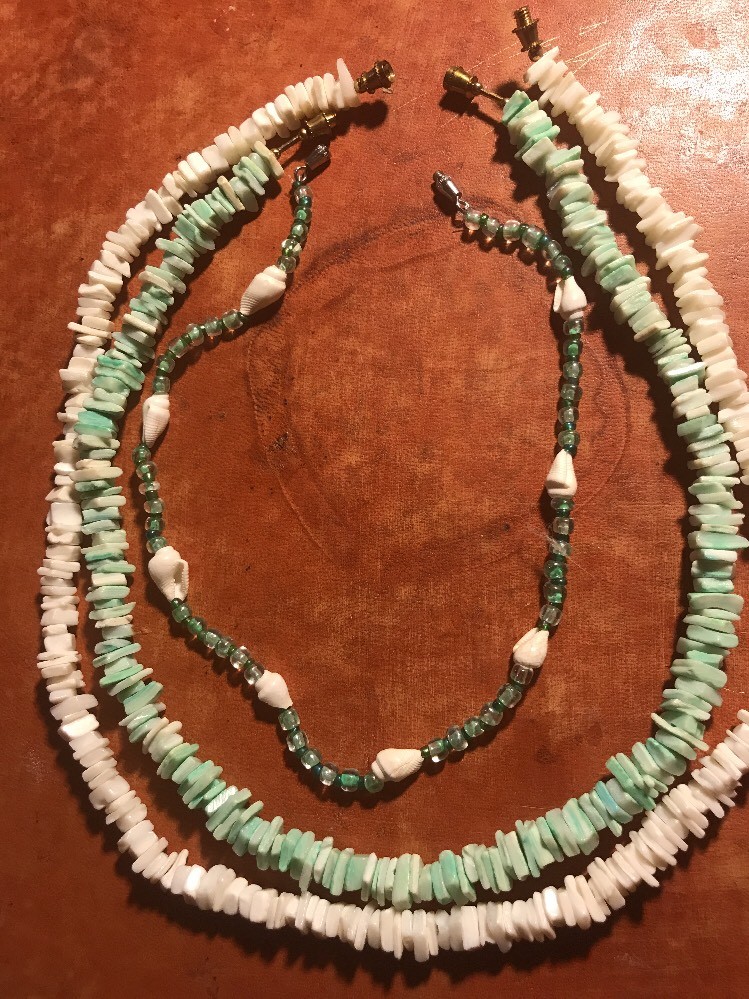 Lot of 3 SHELL NECKLACES White 18″/Seafoam 15″/Green bead+white shell 12″