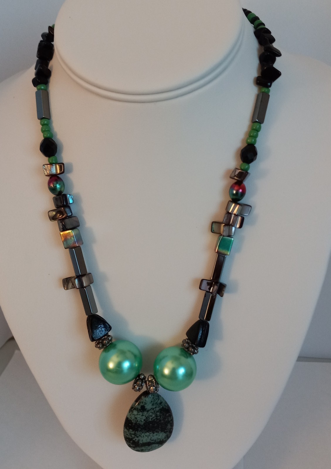 Vtg Artisan Necklace w/green, black & silver-colored beads 16″ (18.5″ w/pendant)