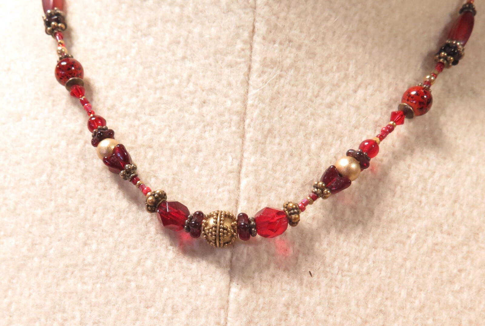 .Gorgeous Handmade Red Gem & Glass Beads 14ct Gold Delicate Necklace Length 44cm