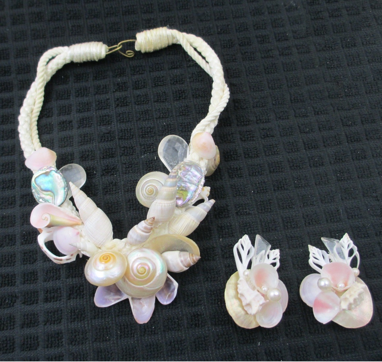Vintage Boho Statement Necklace MOP pearlized Sea shells Lucite Earrings Set