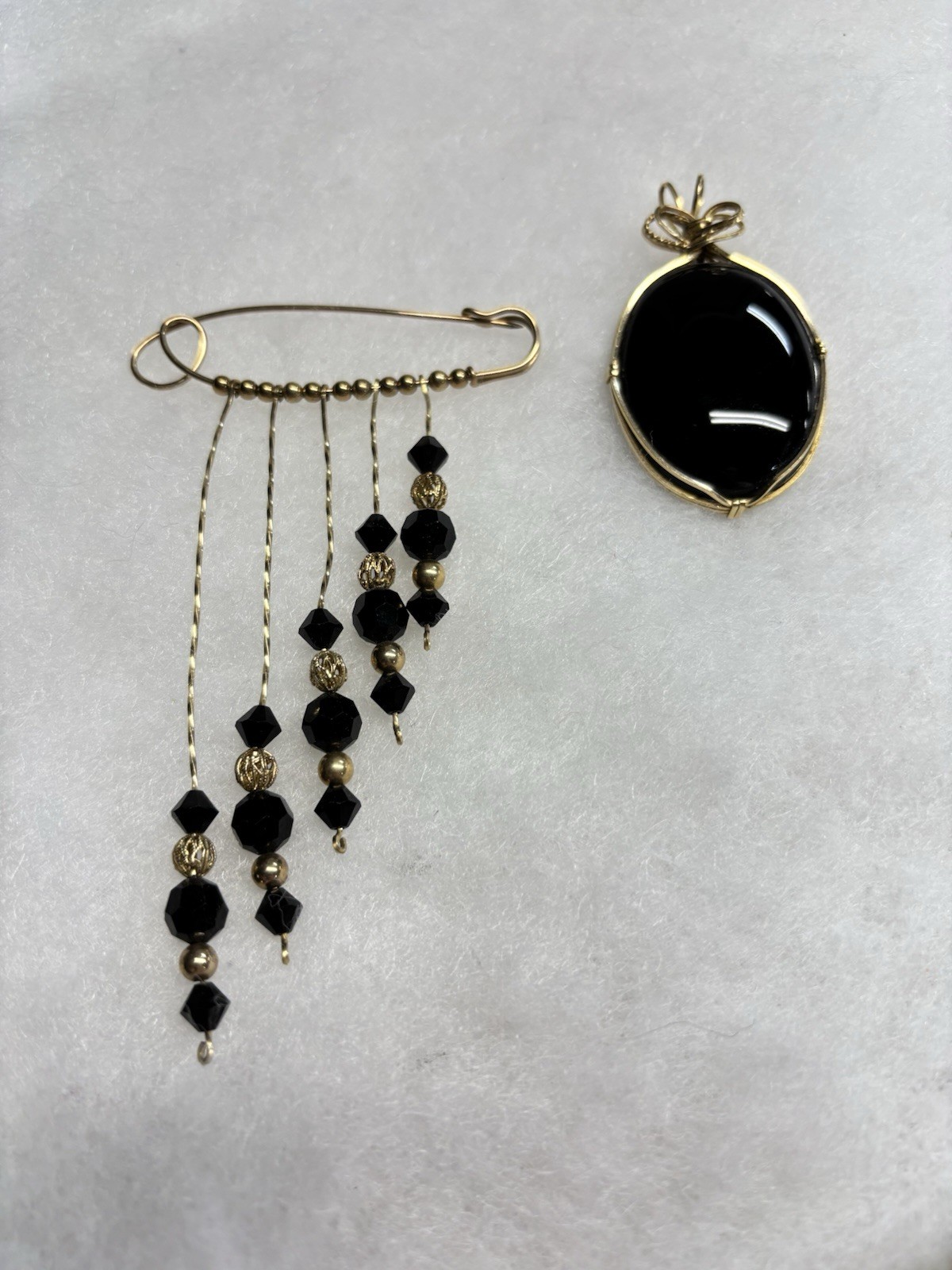 Gold Tone Wire Wrapped Lg Pendant & Pin W/Dangles