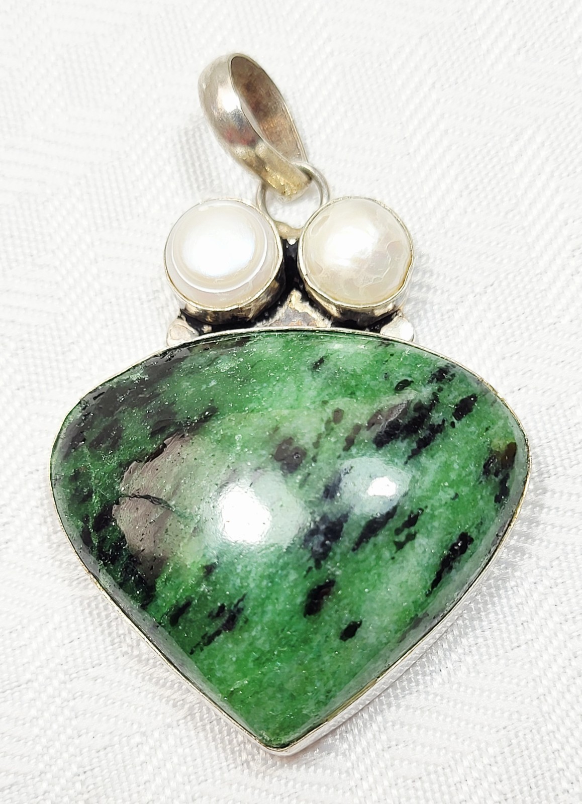 Handmade Approx. 3 Ct Heart Shaped Green Zoisite & (2) 9 mm Pearls Pendant