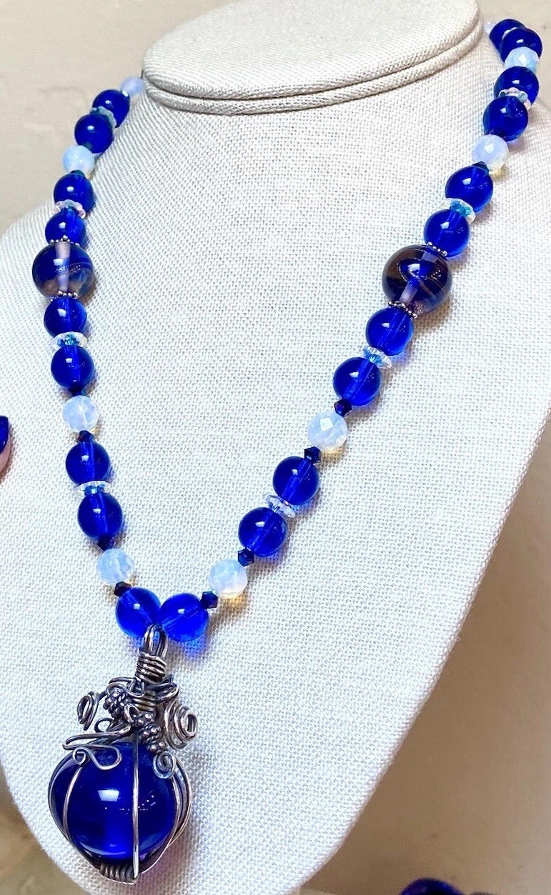 BEAUTIFUL Sterling Silver Cobalt Venetian Art Glass & Opalescent Bead Necklace