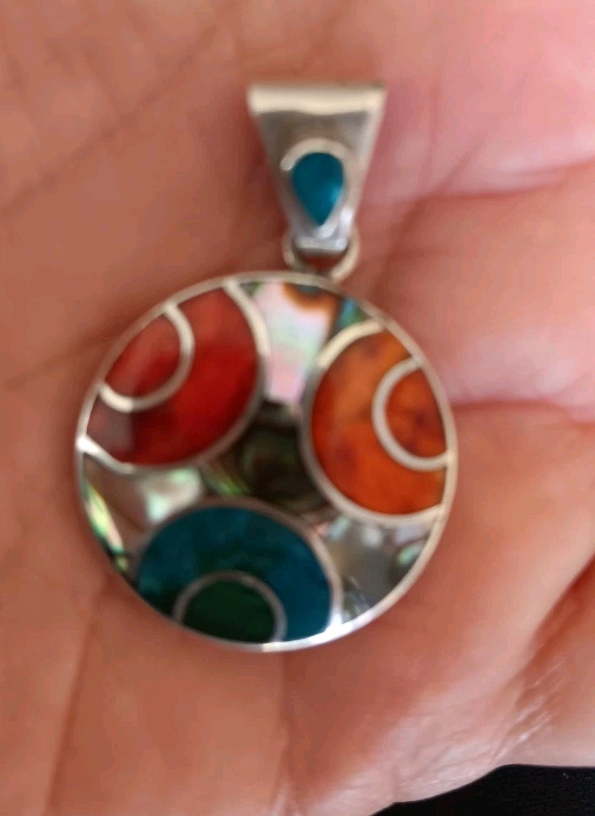 Artisanal Handmade Pendant, .950 Sterling Silver Spiny Oyster Shells Inlay Peru