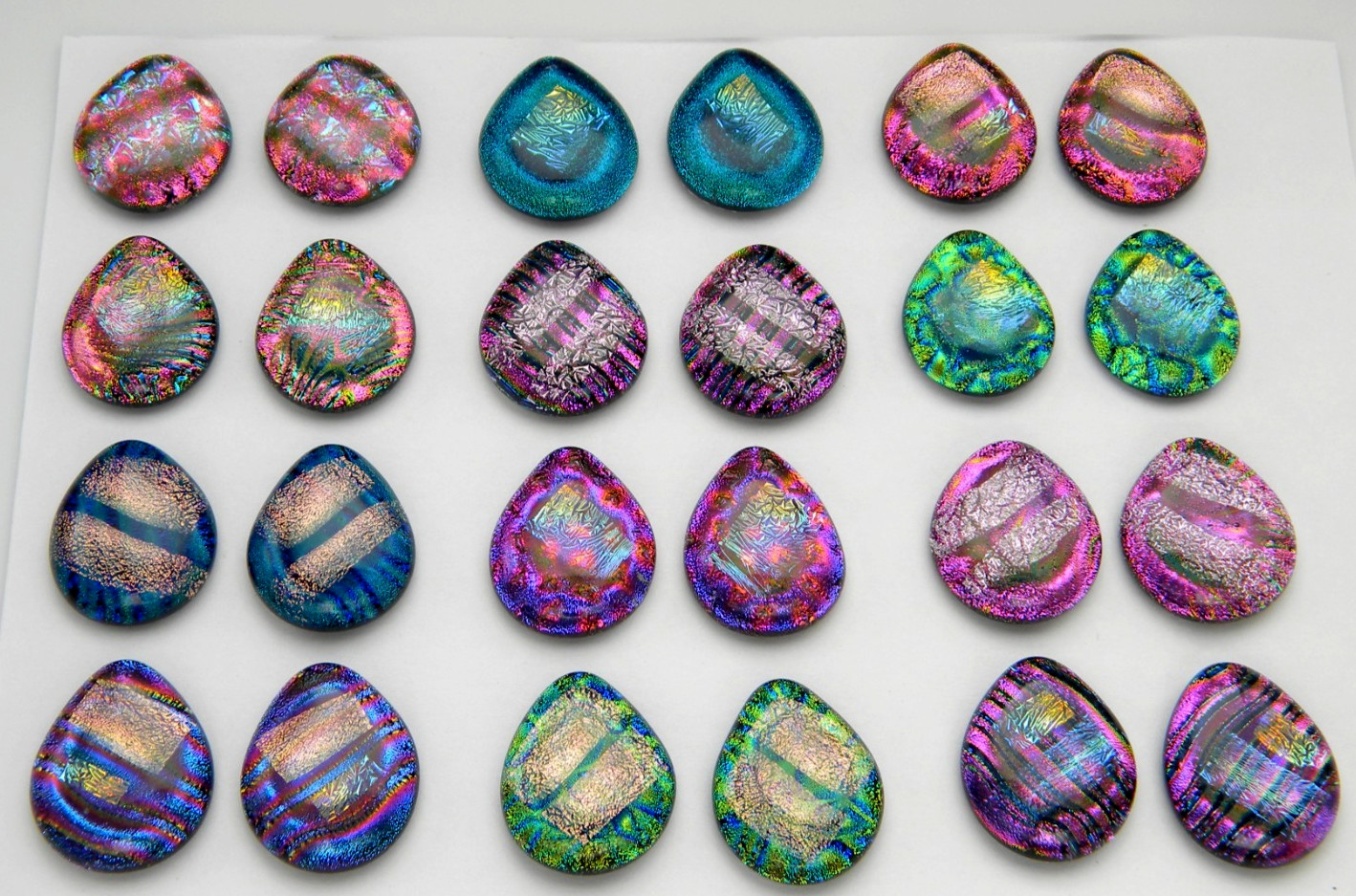 premium MEDIUM/SMALL TEARDROP Lot 24 pc handmade DICHROIC FUSED GLASS (BC17) cab