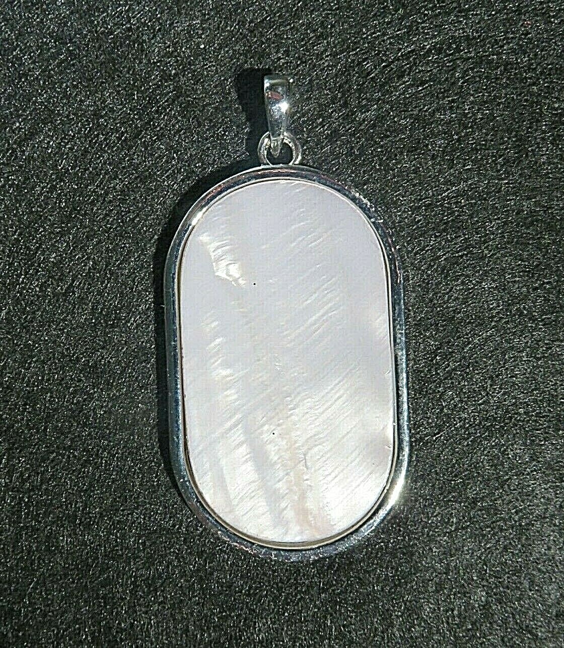 Silver Toned Framed Pearlescent Centered Pendant Lot 299 lisasfinds