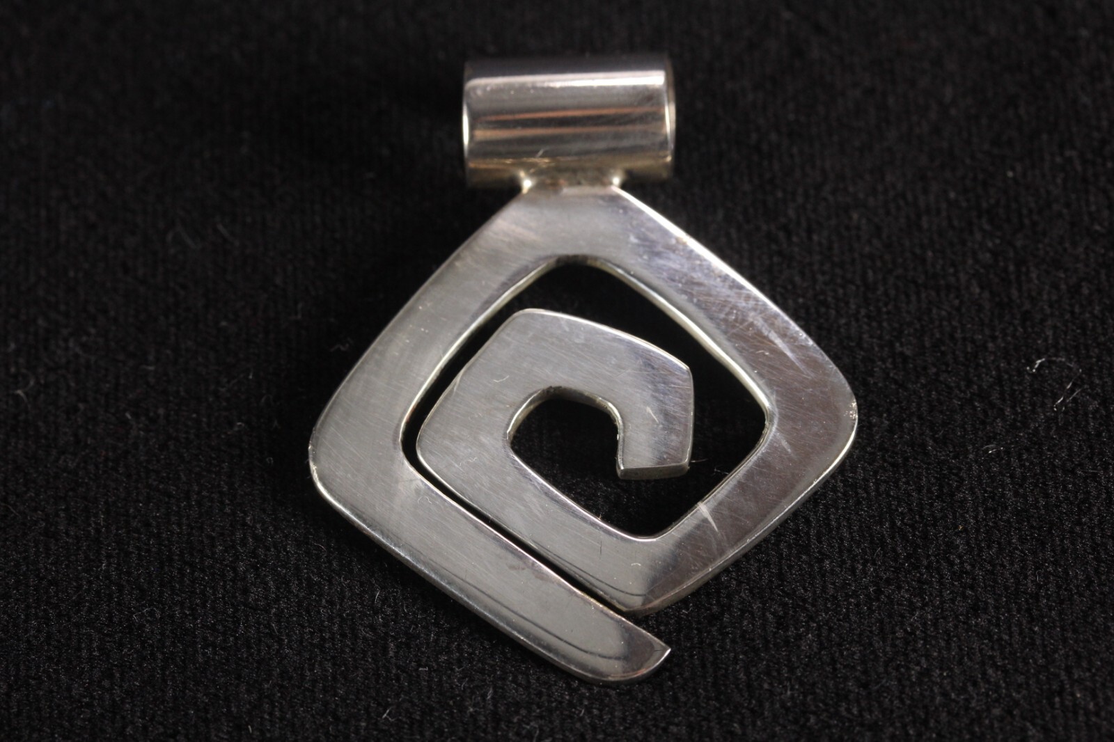 Sterling Silver Artisan Crafted Pendant Choker Necklace Geometric Shape 11.8 Gr.