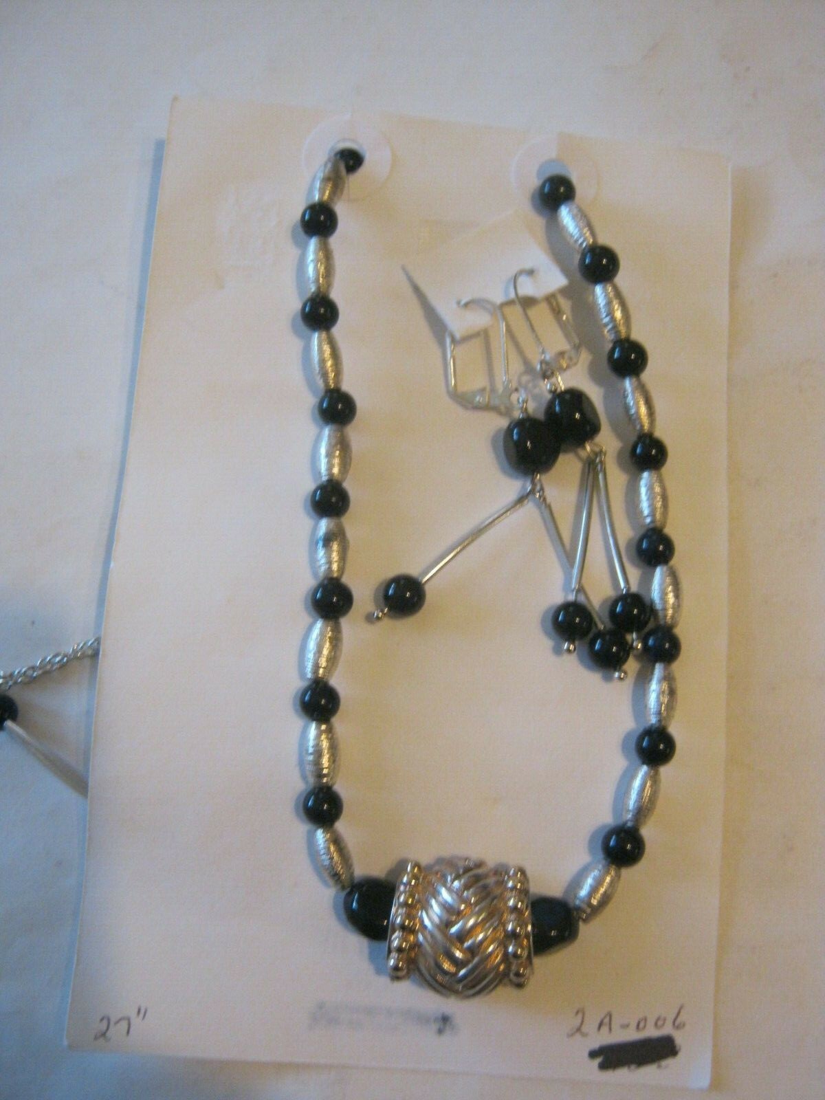 Jewelry By D Ann Beaded Necklace With Gold Tone Pendant, Earrings (AM-2)