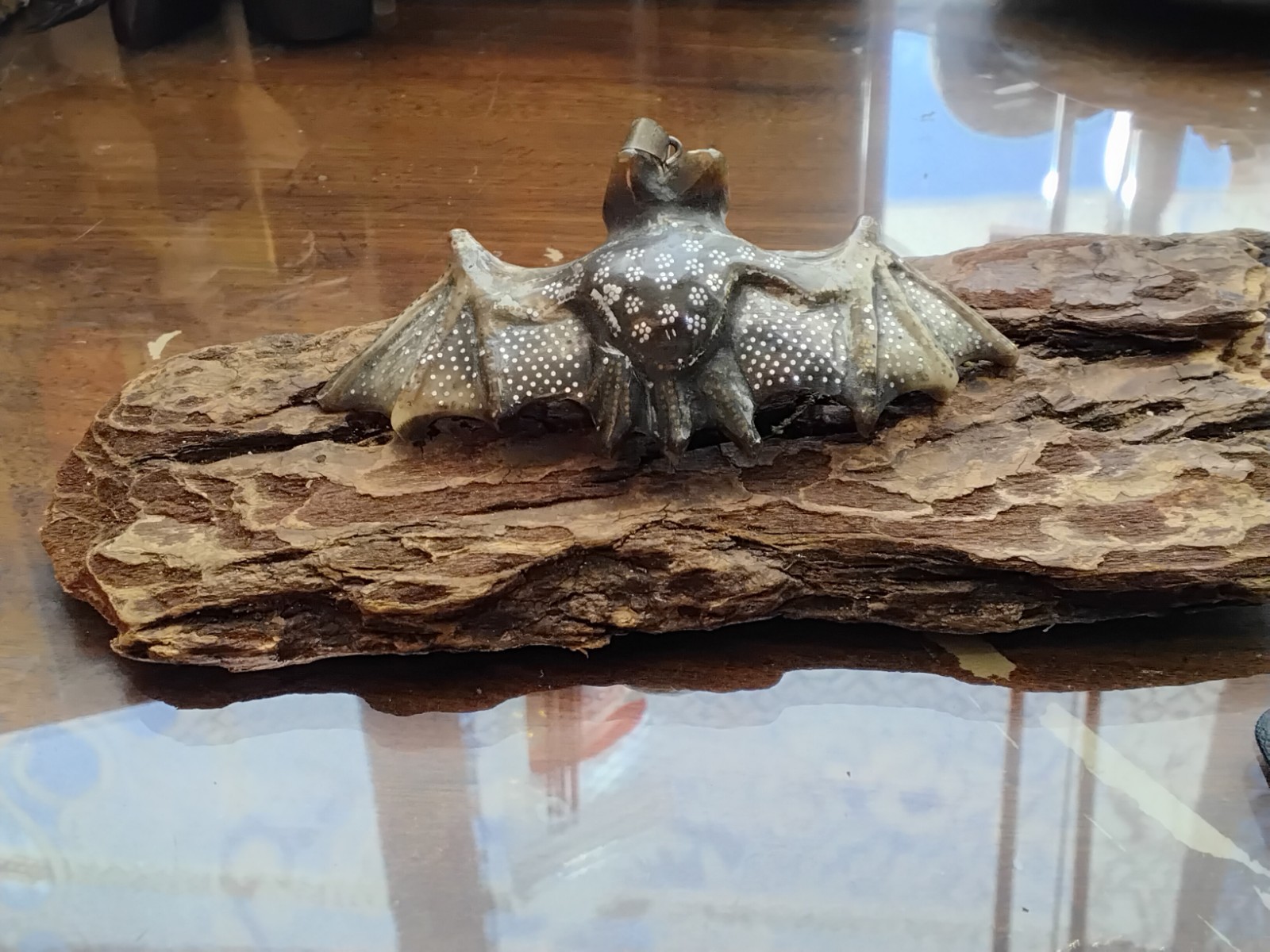 ☆☆☆ One Of A Kind Vintage Handcarved & Inlaid Oxhorn Vampire Bat Pendant ☆☆☆