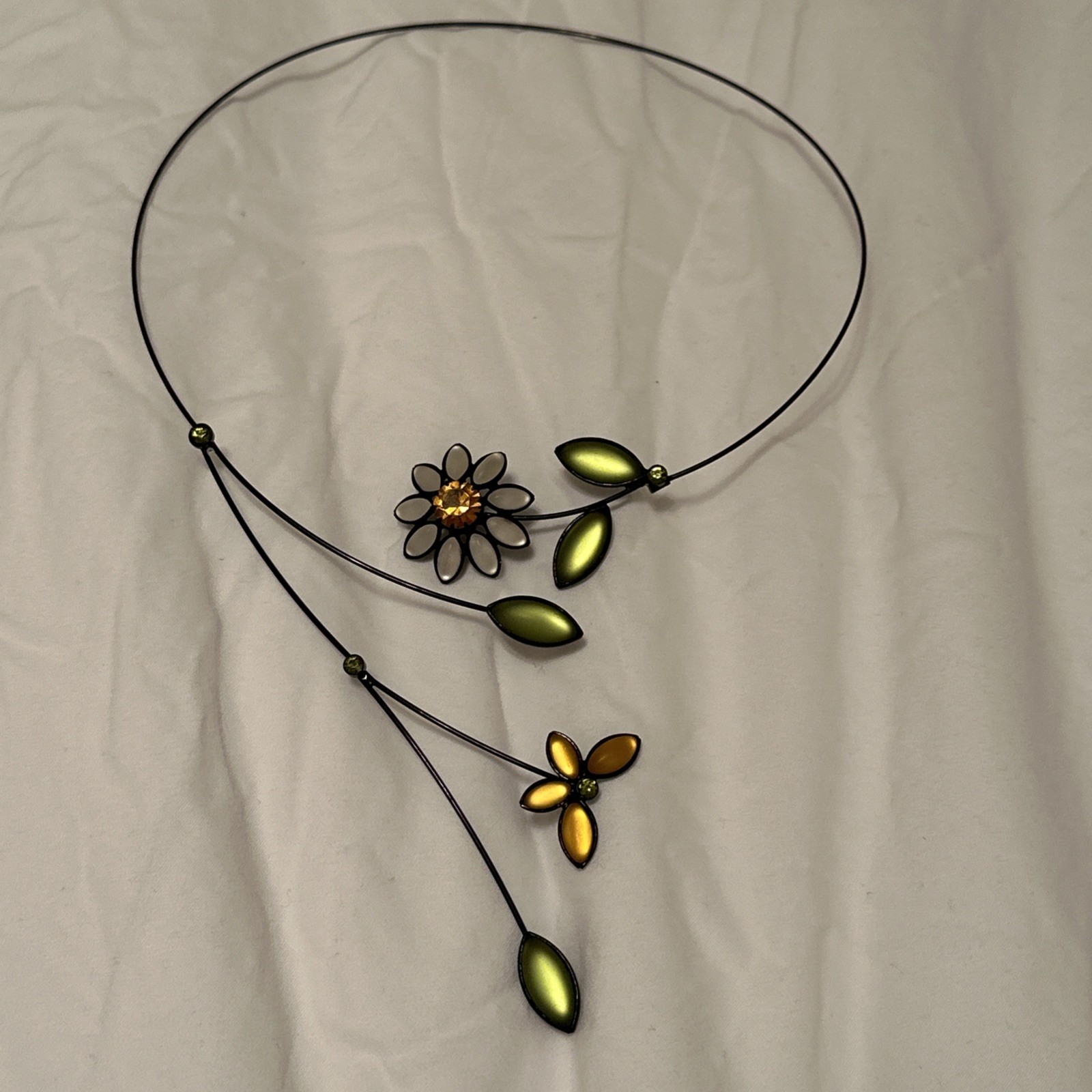 Kristina Collection White Daisy Yellow Butterfly Black Memory Wire Necklace NWOT
