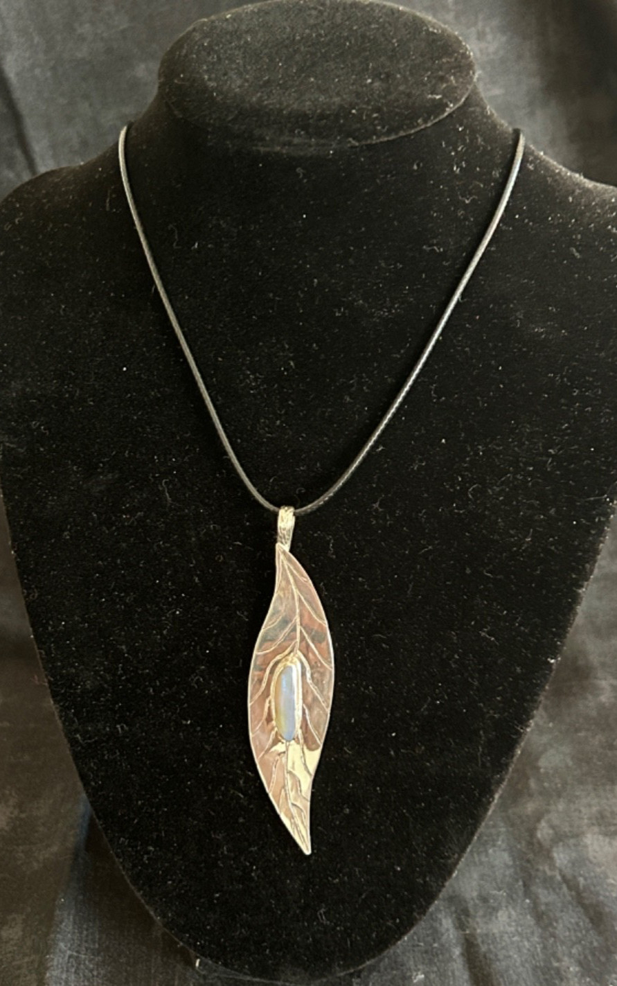 Crystal opal, from Andamooka, 2.8 ct Sterling Silver Gum Leaf Shape