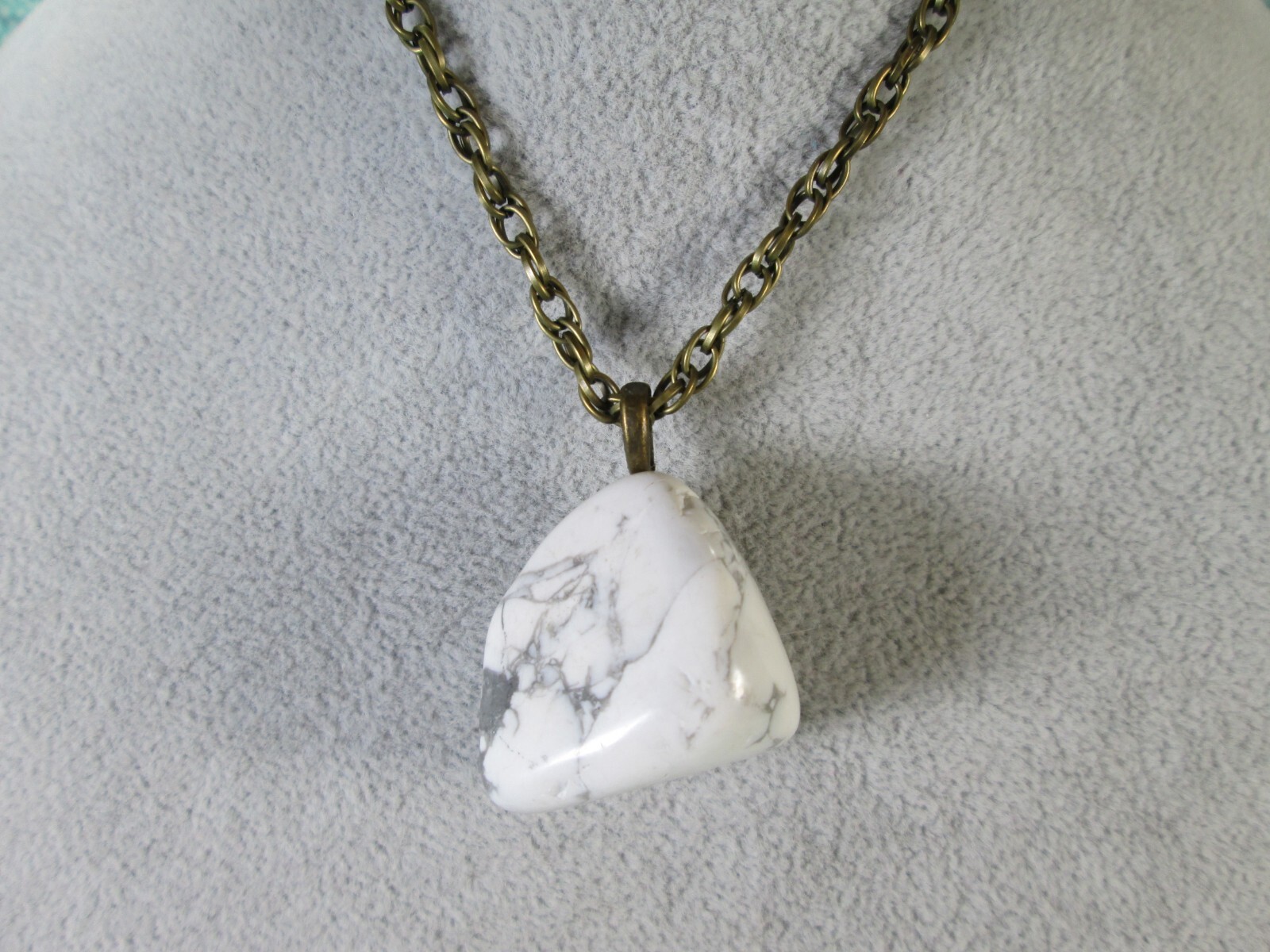 Gen. White Howlite Pendant w/ Necklace 22″ Antiqued Brass Tone Cable Twist / G