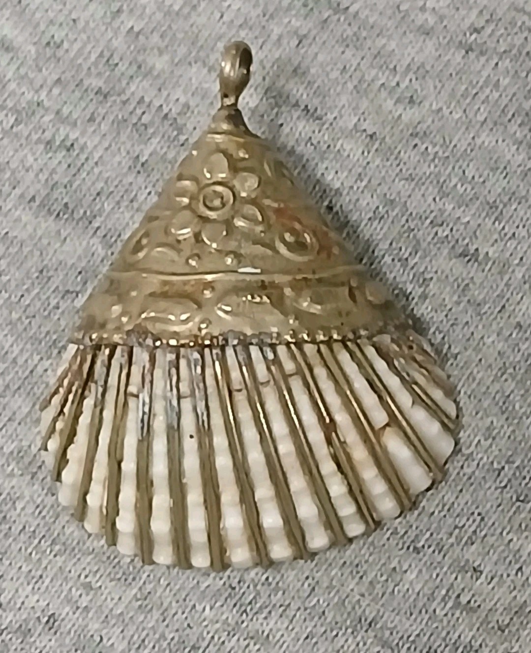 Real Scallop Shell Pendant with Embossed Metal – Beach Seaside (#298)