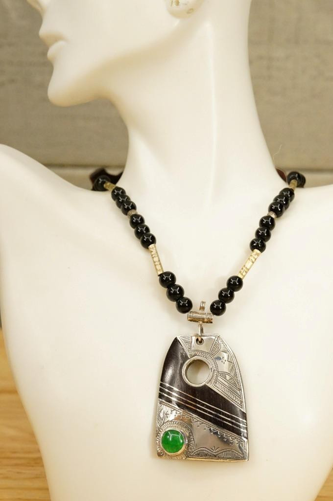 Estate Jewelry Morocco Tuareg Chased Silver Green Agate Onyx Beaded Necklace