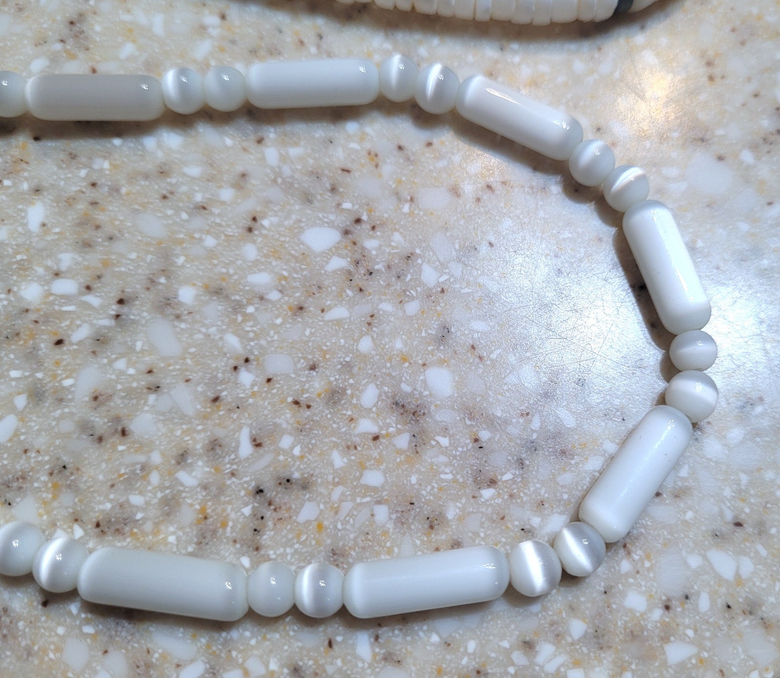 EUC 2 Vintage Native American Artisan Handmade Shell Natural Stone Necklaces 16″
