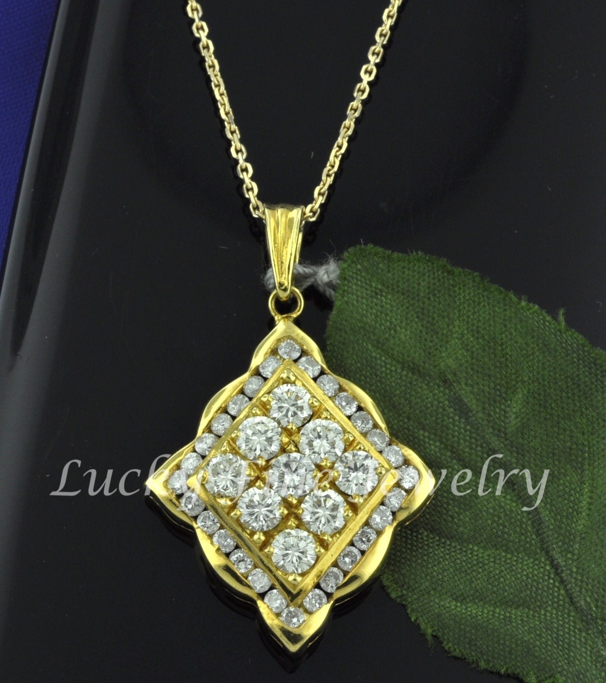 14k Solid Yellow gold Natural Diamond pendant 2.60 ct Cluster Pre owned