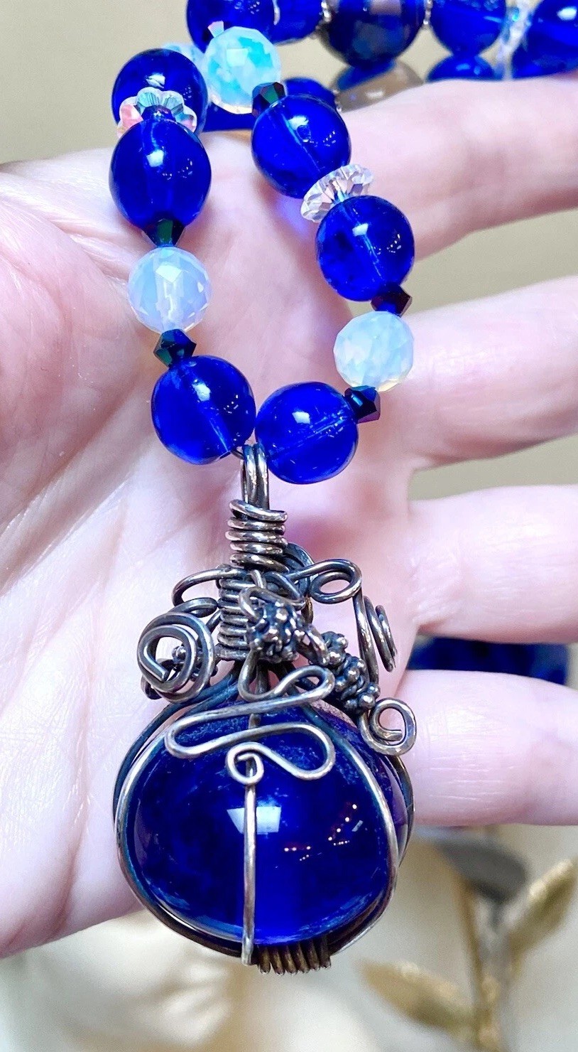 BEAUTIFUL Sterling Silver Cobalt Venetian Art Glass & Opalescent Bead Necklace