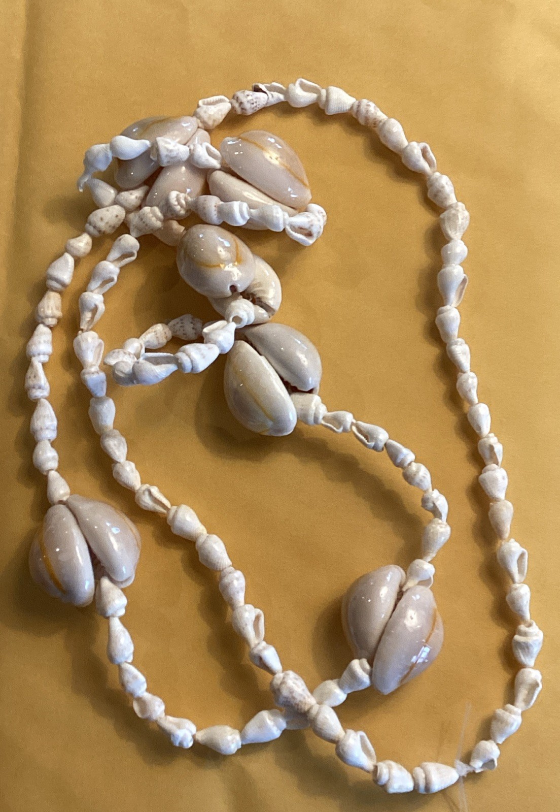 34” 1980’s Authentic Hawaiian Natural Cowrie Shell Necklace Beautiful Preserved