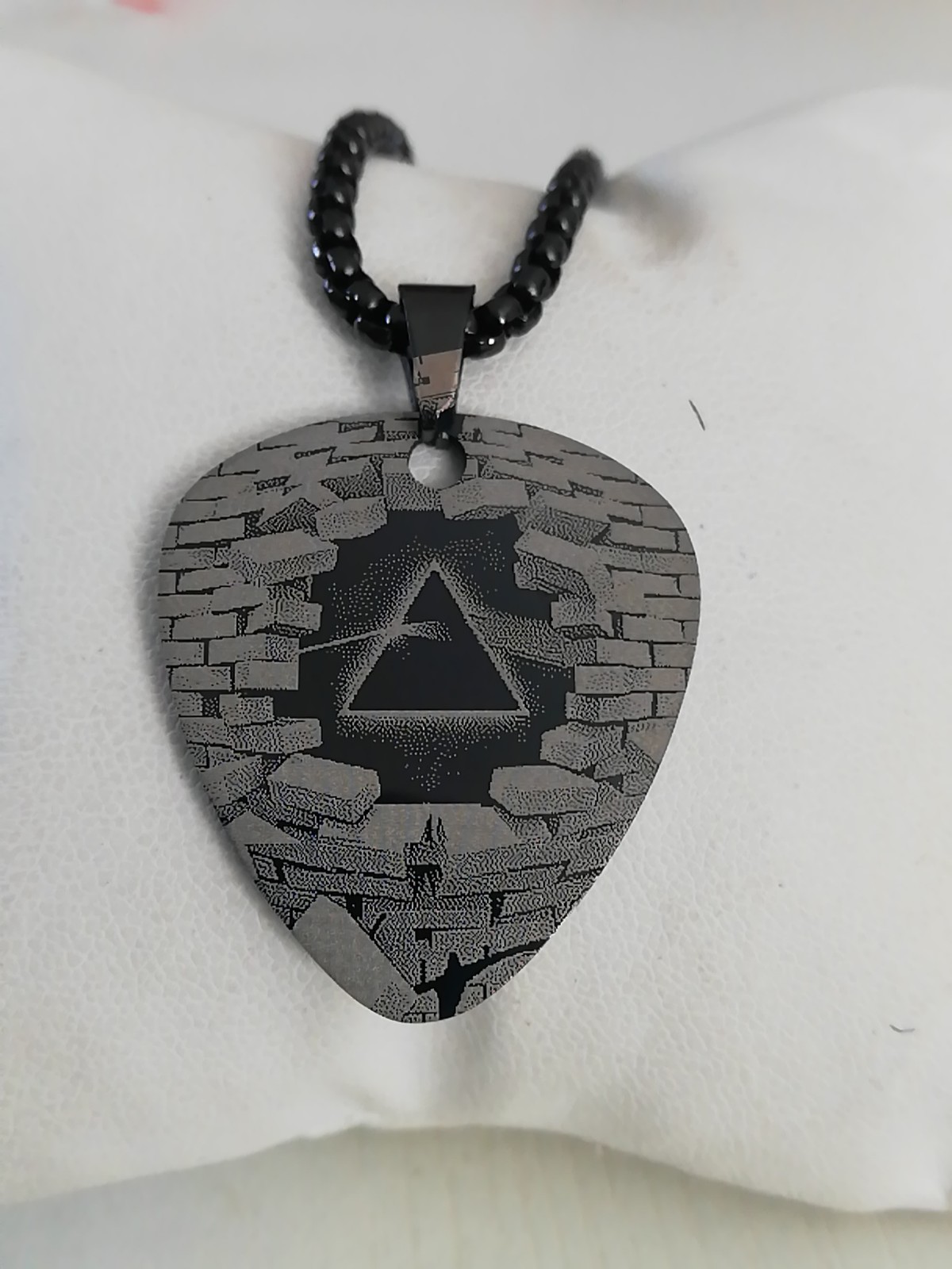 Titanium Pink Floyd Stainless Steel Guitar Pick Pendant New.