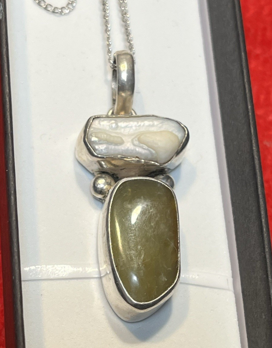 Vintage Mexico Sterling Silver .925 Idocrase & MOP Stones Pendant Necklace 18″L
