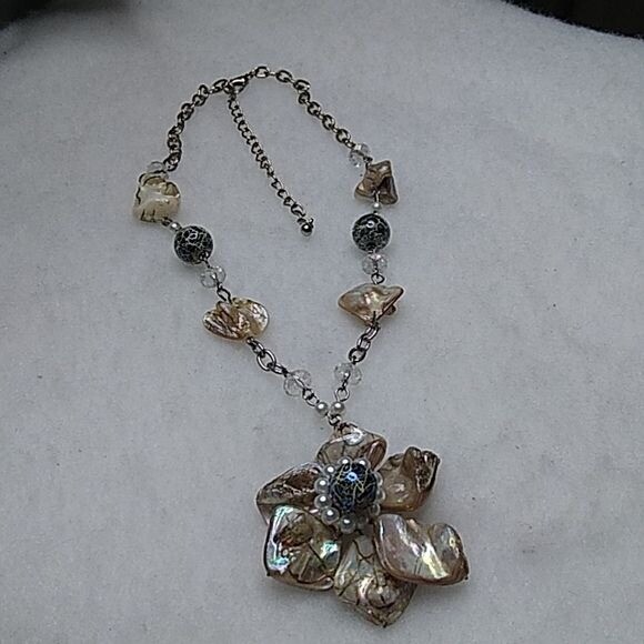 Handmade floral shell pendant necklace