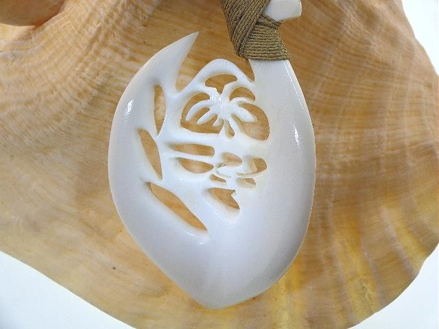44MM MASTER-CARVED MICRONESIA CHAMORRO GUAM SEAL CARABAO BONE FISH HOOK NECKLACE