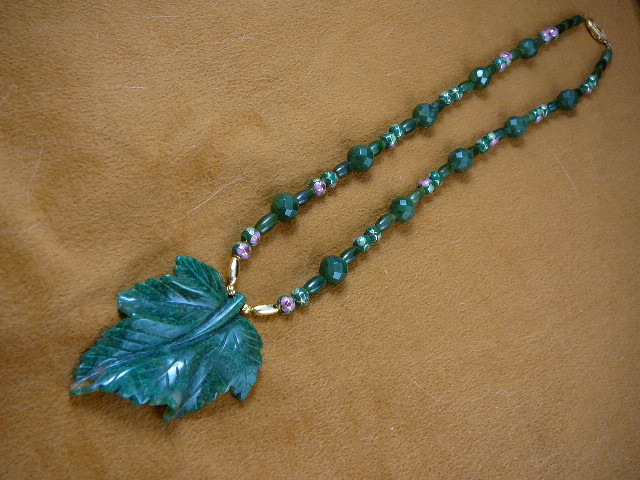 (v307-23) Green Polar jade LEAF Canada gemstone beaded Necklace fashion JEWELRY