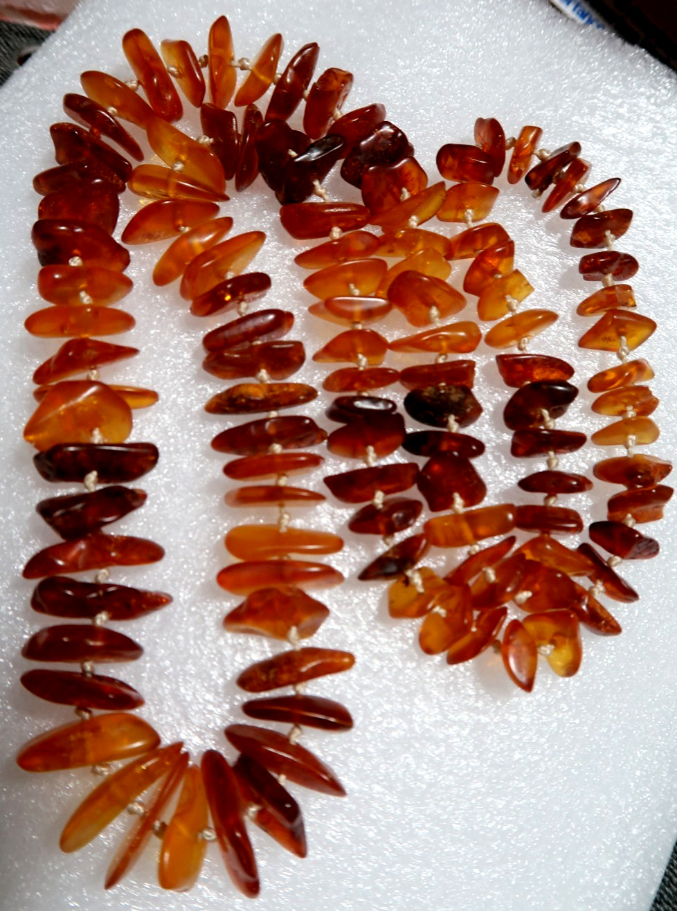 VINTAGE NATURAL HONEY RAW BALTIC AMBER LONG NECKLACE ~ 28″ LONG